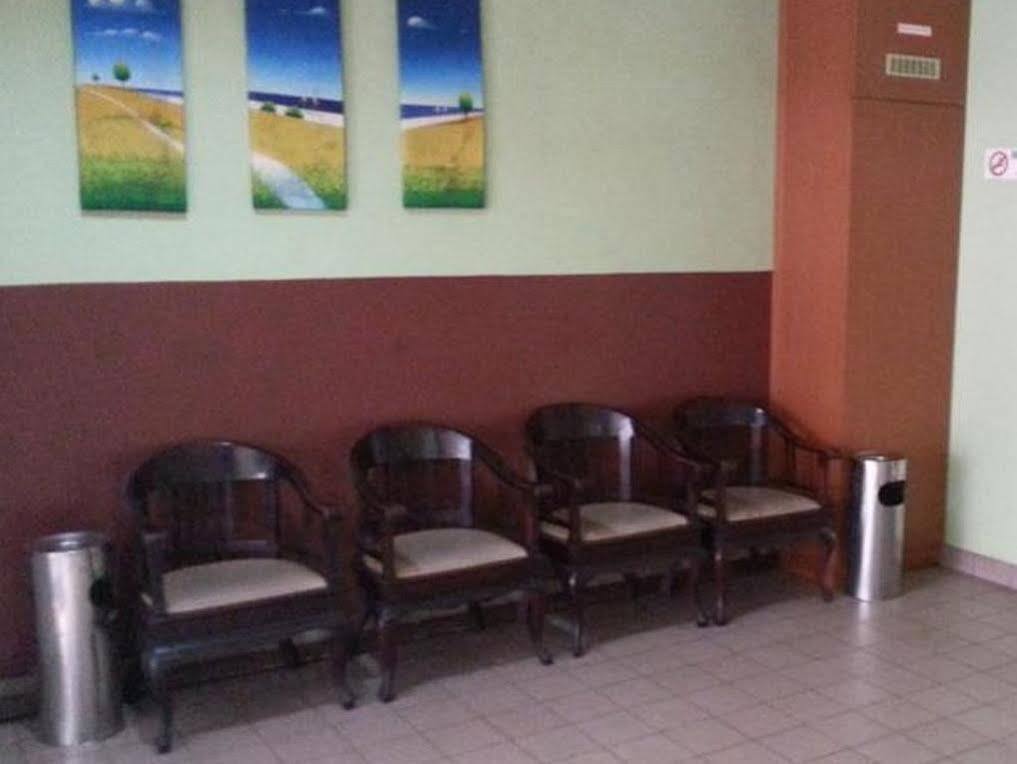 Laila Inn Kuching Luaran gambar